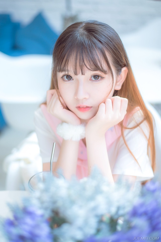 婴儿诞生，一般人不知晓婴儿的未来，可是都说——恭喜!恭喜!某人死了，一般人也不明白死后的世界，却说——可惜!可惜!——三毛《亲爱的三毛》